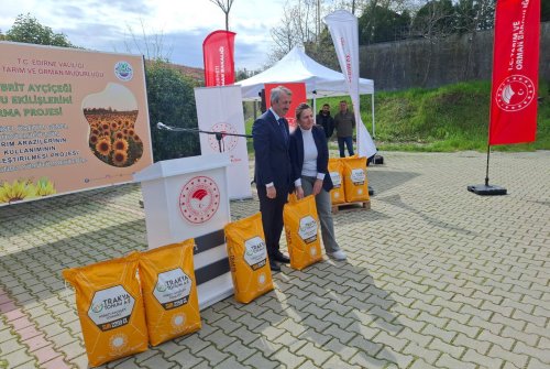 Yerli̇ Hi̇bri̇t Ayçi̇çeği̇ Tohumu Eki̇li̇şleri̇ni̇ Arttırma Projesi̇ Töreni̇